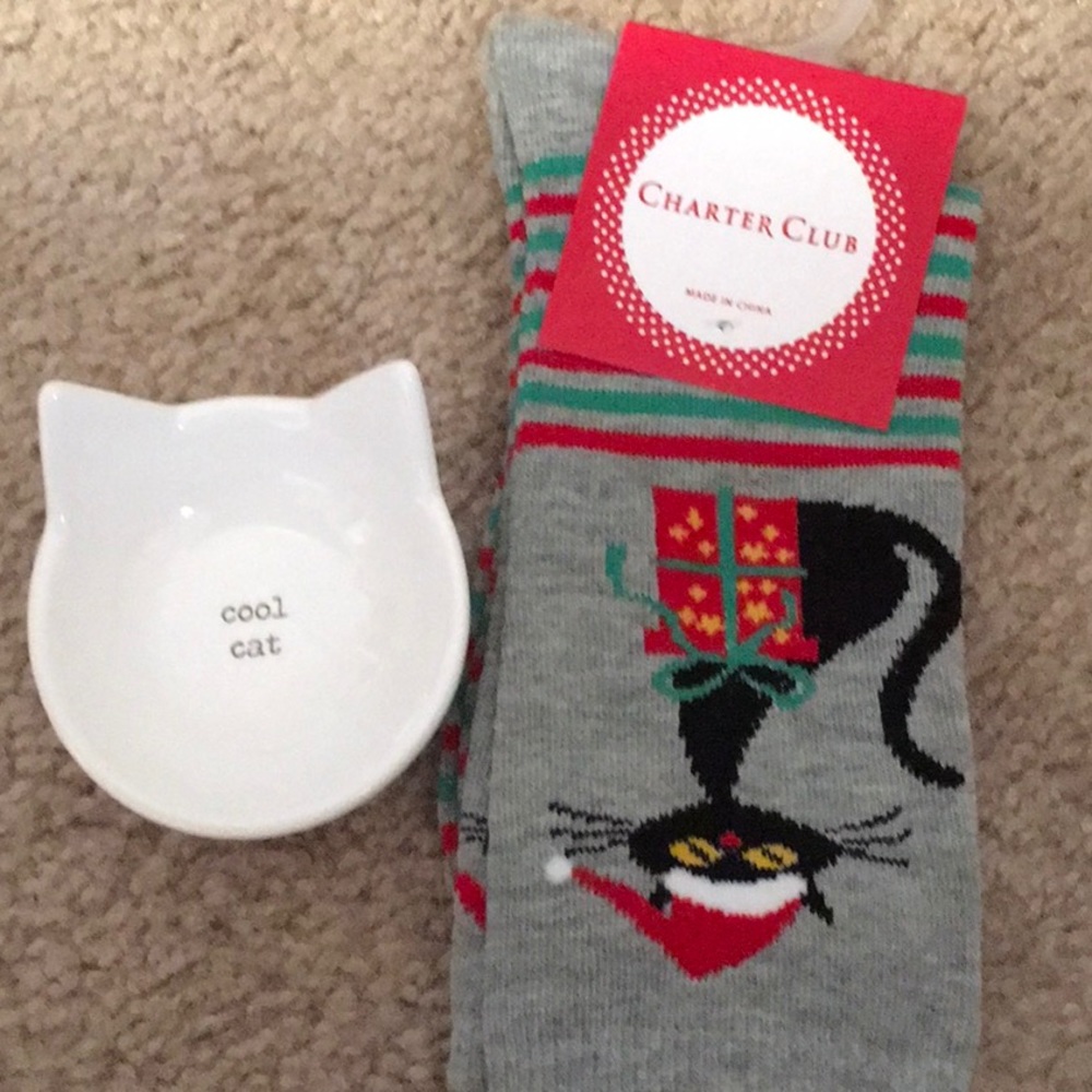 Bundled “cool cat” trinket dish and holiday socks - Picture 6 of 7